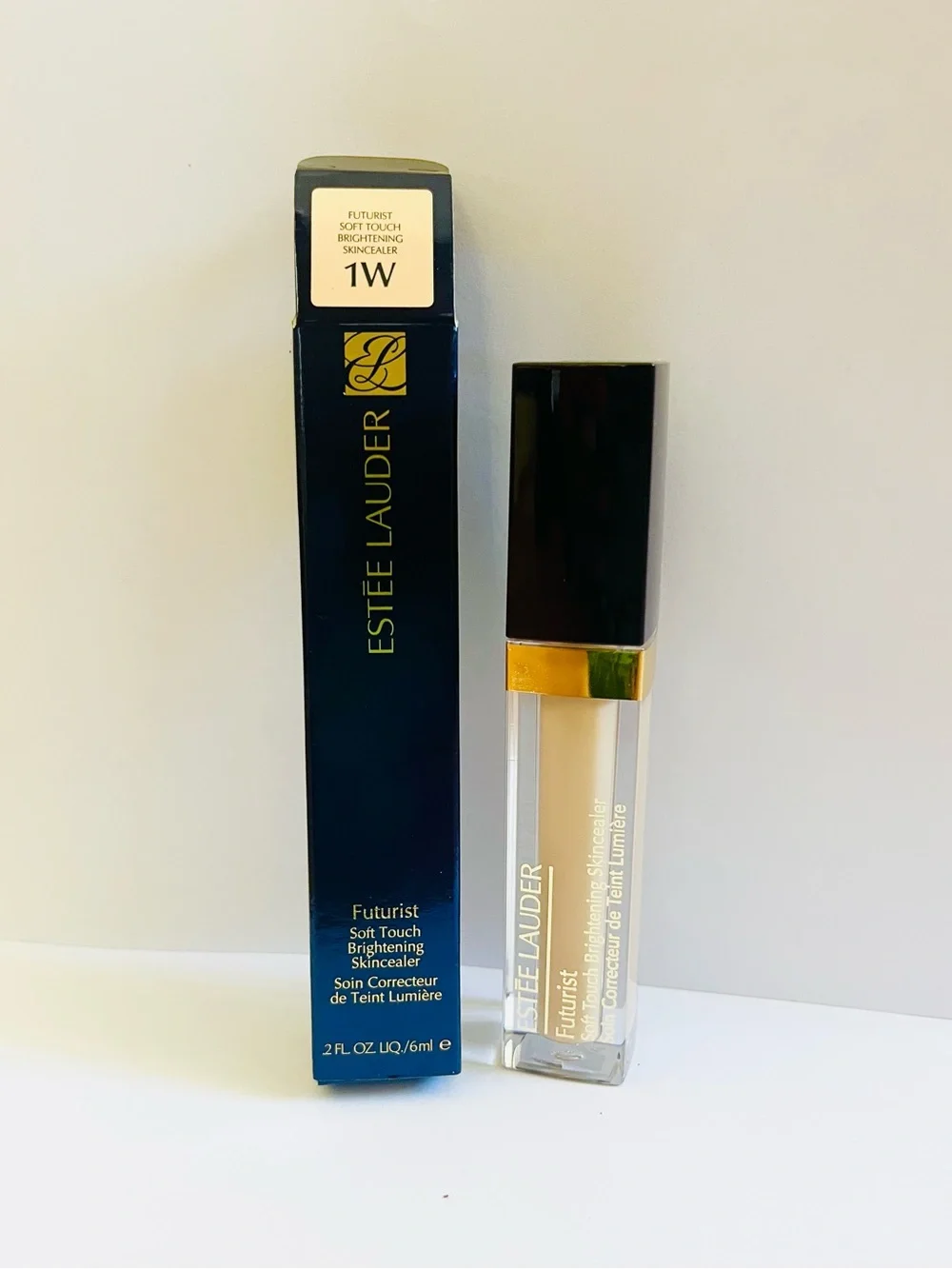 Estée Lauder Futurist Soft Touch Brightening Skincealer Concealer # 1W